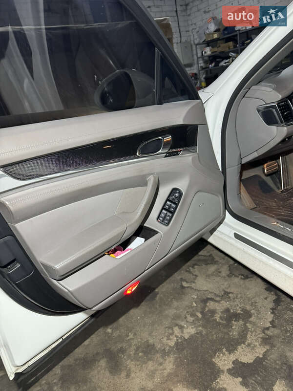 Фастбэк Porsche Panamera 2010 в Киеве