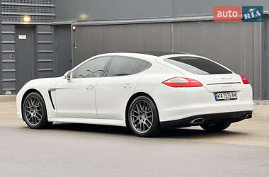 Фастбек Porsche Panamera 2011 в Києві