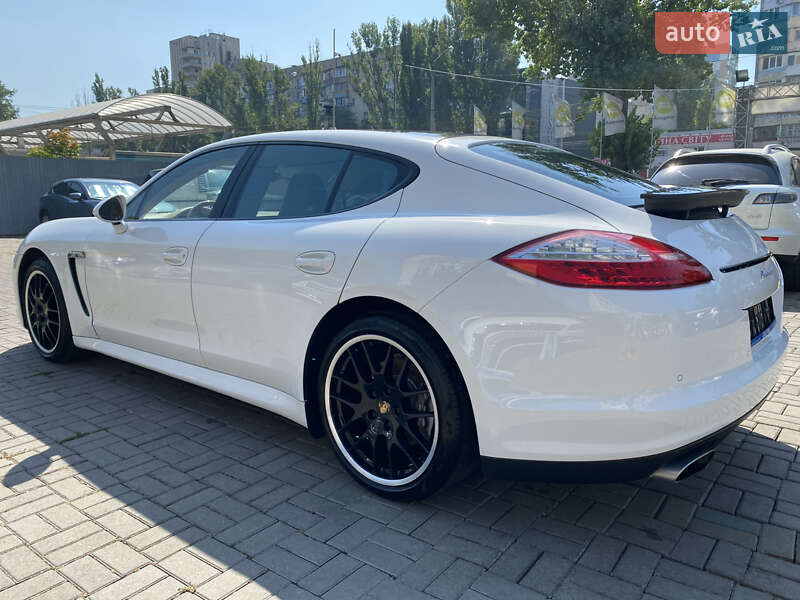 Фастбек Porsche Panamera 2012 в Одесі