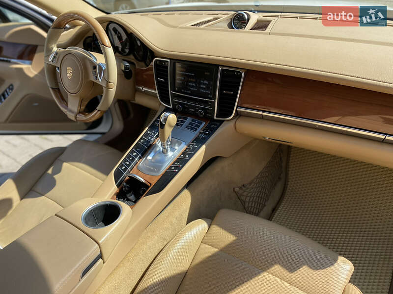 Фастбек Porsche Panamera 2012 в Одесі