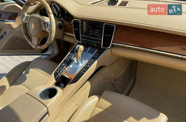 Фастбэк Porsche Panamera 2012 в 