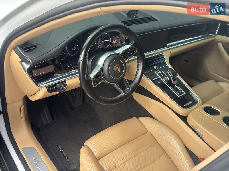 Фастбэк Porsche Panamera 2017 в Киеве