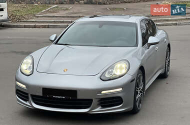 Фастбек Porsche Panamera 2015 в Києві