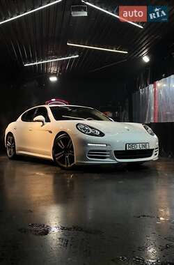 Фастбек Porsche Panamera 2013 в Києві