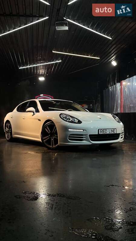 Фастбек Porsche Panamera 2013 в Києві