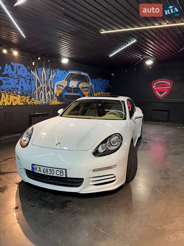 Фастбек Porsche Panamera 2013 в Києві