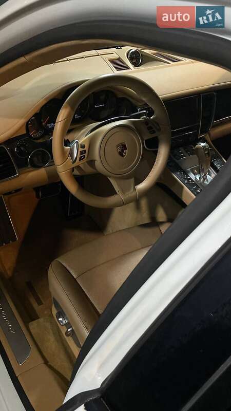 Фастбек Porsche Panamera 2013 в Києві