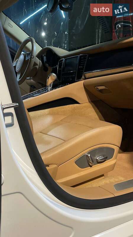 Фастбек Porsche Panamera 2013 в Києві