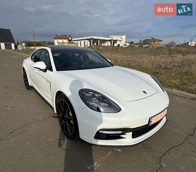 Фастбек Porsche Panamera 2018 в Одесі