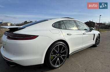 Фастбэк Porsche Panamera 2018 в 
