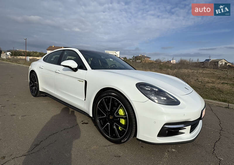 Фастбек Porsche Panamera 2018 в Одесі