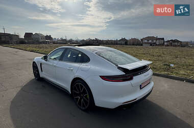 Фастбэк Porsche Panamera 2018 в 