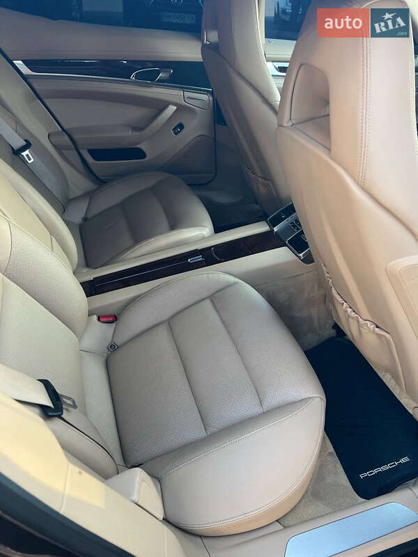 Фастбэк Porsche Panamera 2012 в Одессе