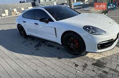 Фастбэк Porsche Panamera 2023 в 