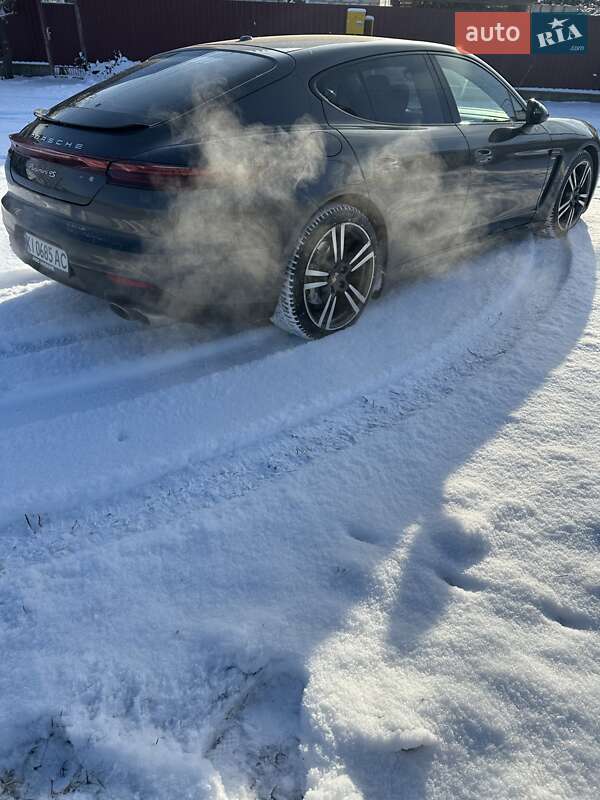 Фастбэк Porsche Panamera 2013 в Ворзеле