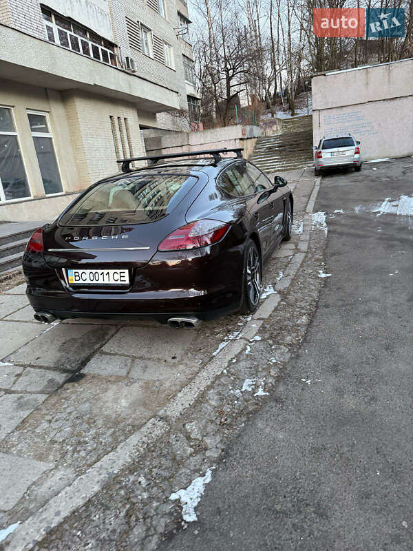 Фастбэк Porsche Panamera 2012 в Львове