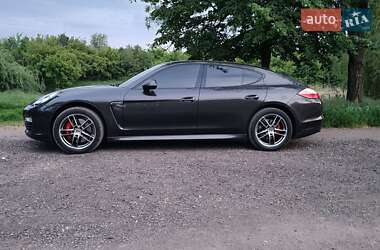 Фастбэк Porsche Panamera 2012 в 