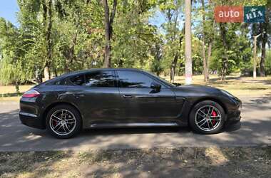 Фастбэк Porsche Panamera 2012 в 