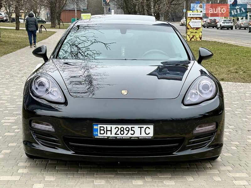 Фастбэк Porsche Panamera 2011 в Одессе
