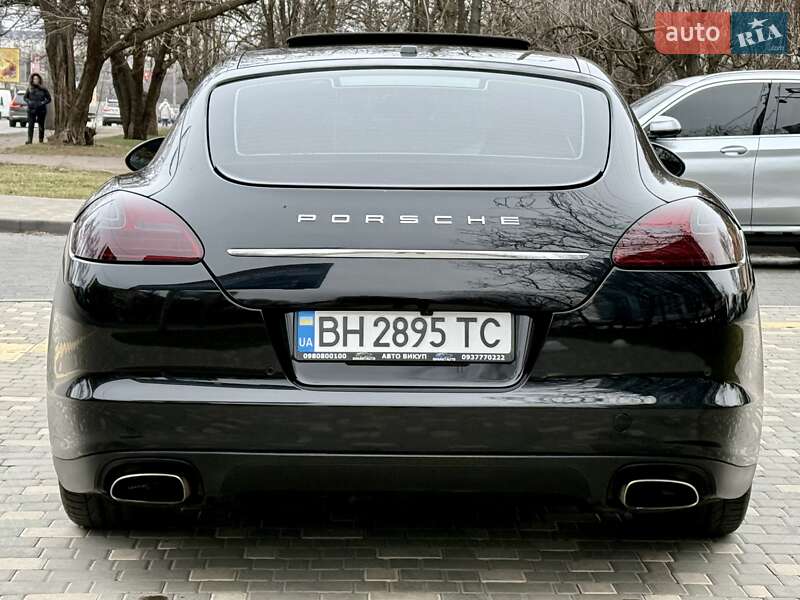 Фастбэк Porsche Panamera 2011 в Одессе
