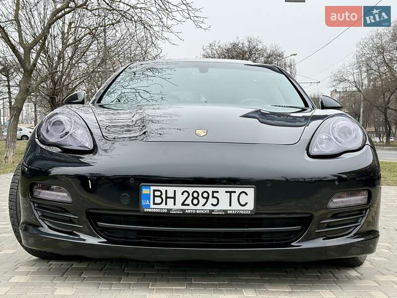 Фастбэк Porsche Panamera 2011 в Одессе