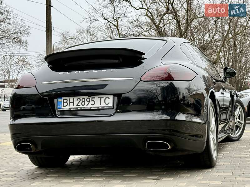 Фастбэк Porsche Panamera 2011 в Одессе