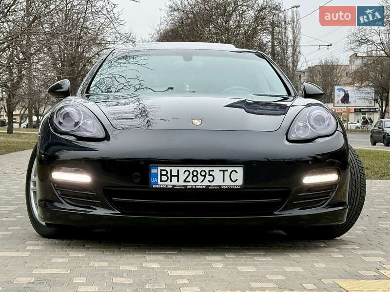 Фастбэк Porsche Panamera 2011 в Одессе