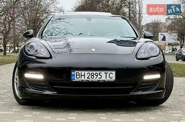 Фастбэк Porsche Panamera 2011 в Одессе