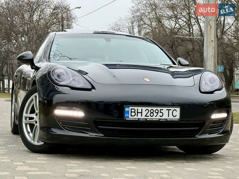 Фастбэк Porsche Panamera 2011 в Одессе