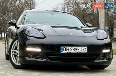 Фастбэк Porsche Panamera 2011 в Одессе