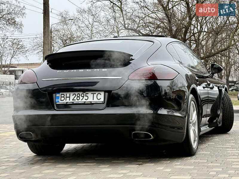 Фастбэк Porsche Panamera 2011 в Одессе