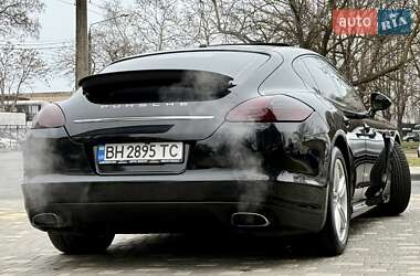 Фастбэк Porsche Panamera 2011 в Одессе