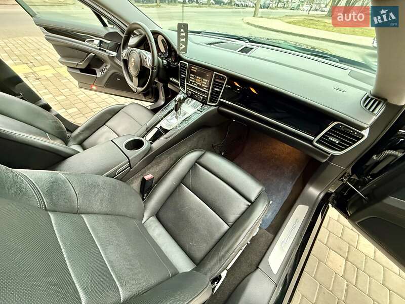 Фастбэк Porsche Panamera 2011 в Одессе