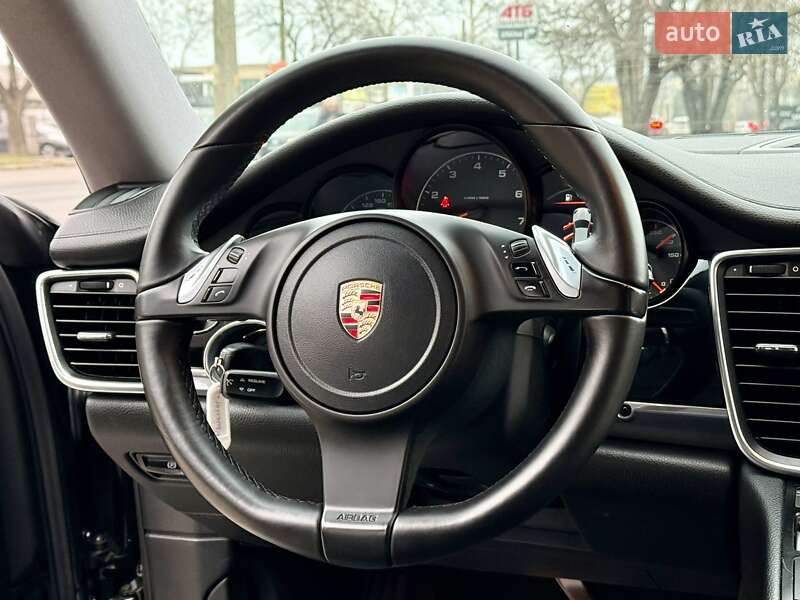 Фастбэк Porsche Panamera 2011 в Одессе
