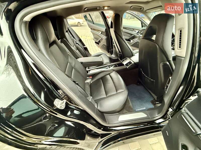 Фастбэк Porsche Panamera 2011 в Одессе