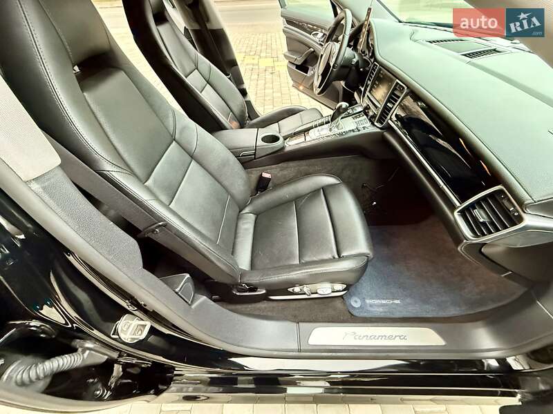 Фастбэк Porsche Panamera 2011 в Одессе