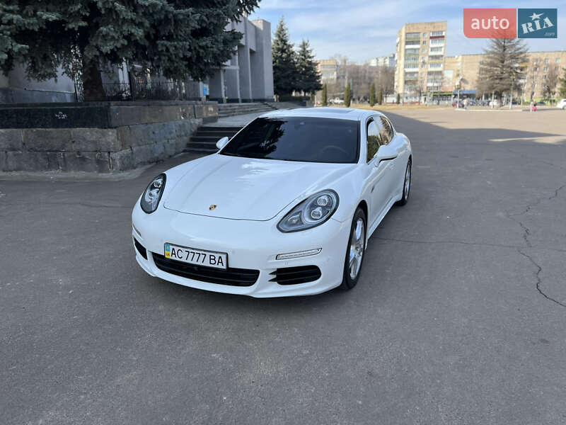Фастбэк Porsche Panamera 2013 в Ровно
