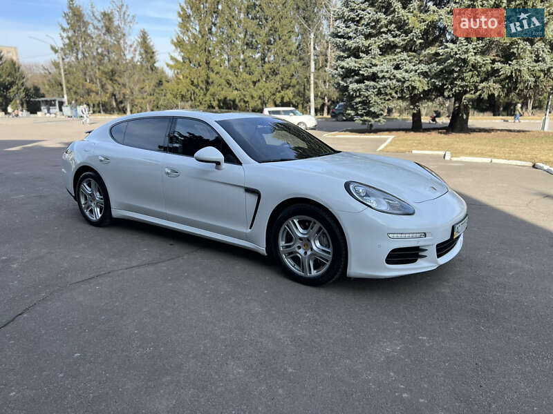 Фастбэк Porsche Panamera 2013 в Ровно