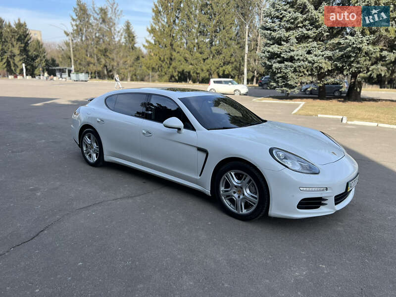 Фастбэк Porsche Panamera 2013 в Ровно