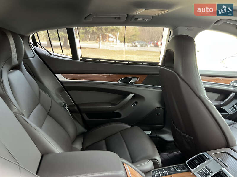 Фастбэк Porsche Panamera 2013 в Ровно