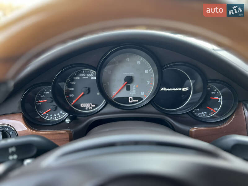 Фастбэк Porsche Panamera 2013 в Ровно