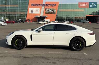Фастбэк Porsche Panamera 2018 в 