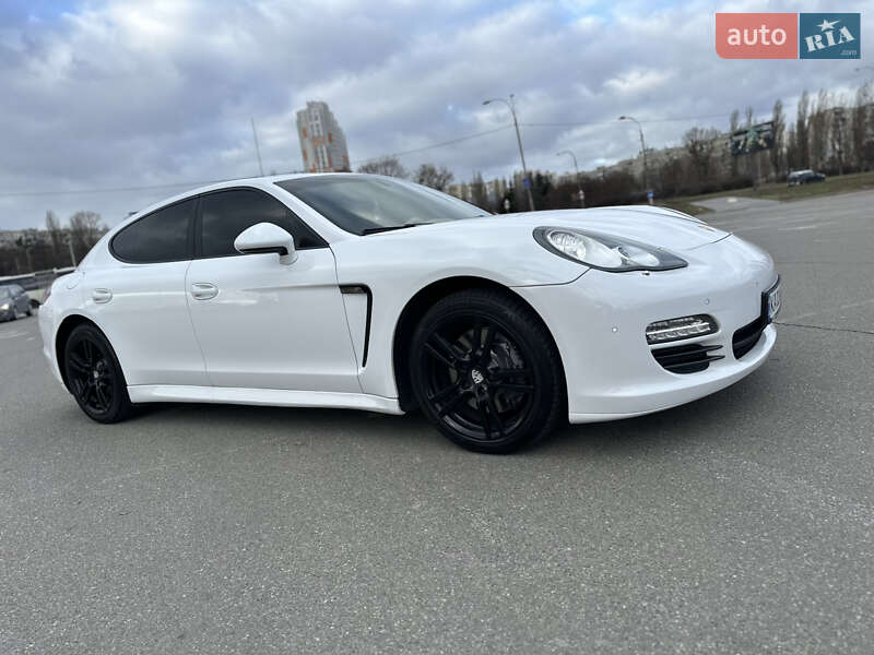 Фастбэк Porsche Panamera 2010 в Киеве