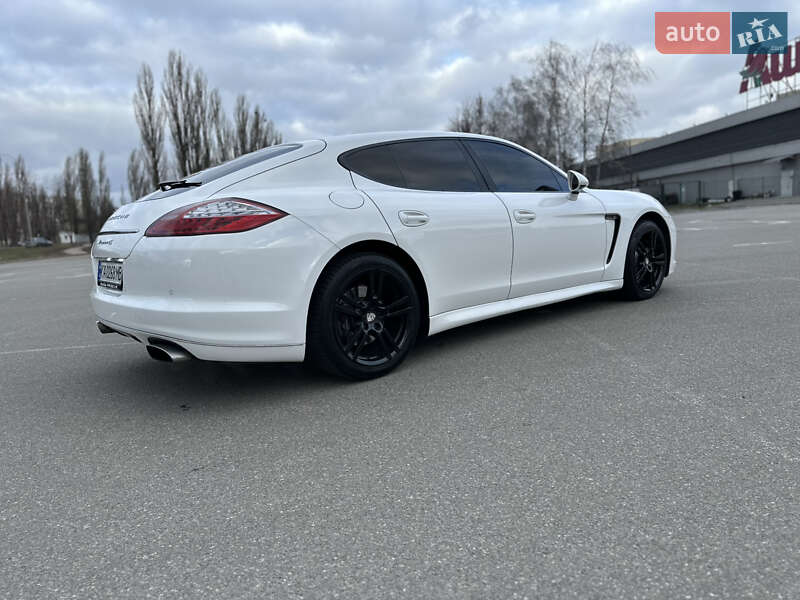 Фастбэк Porsche Panamera 2010 в Киеве