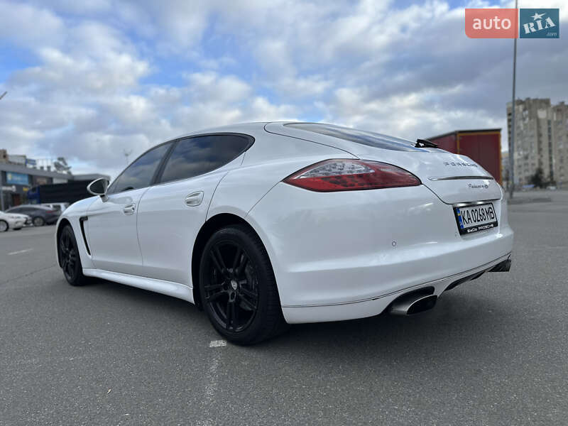 Фастбэк Porsche Panamera 2010 в Киеве