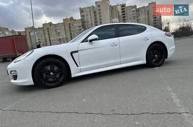 Фастбэк Porsche Panamera 2010 в 