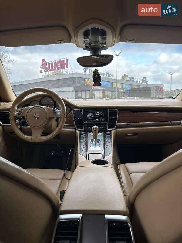 Фастбэк Porsche Panamera 2010 в Киеве