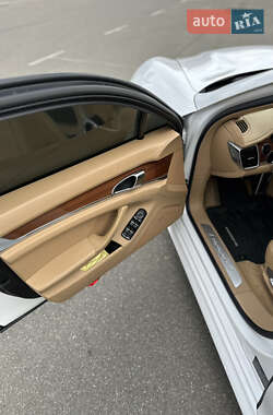 Фастбэк Porsche Panamera 2010 в 