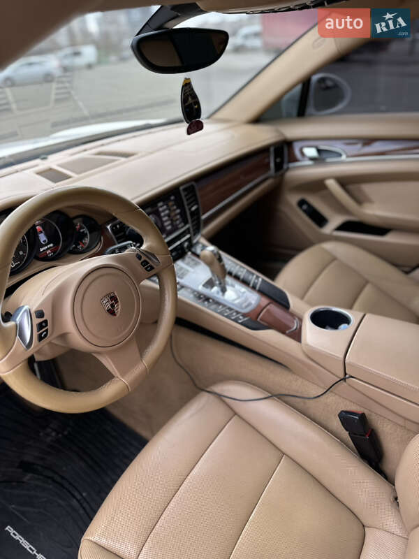 Фастбэк Porsche Panamera 2010 в Киеве