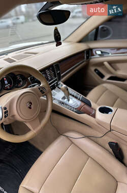 Фастбэк Porsche Panamera 2010 в 